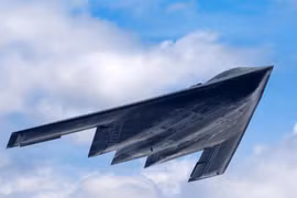 Bị Trung Quốc thách thức, Mỹ cấp tốc cho B-21 Raider bay thử