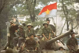 Chiến tranh Việt Nam khốc liệt và những bức ảnh màu mãi không quên