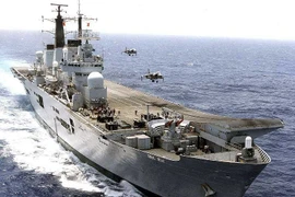 Khám phá tàu sân bay "bất Khả chiến bại" của Hải quân Anh