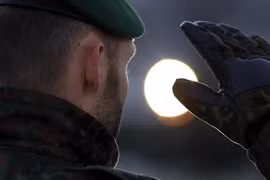 Đức đòi cắt chi quốc phòng, vuốt mặt không thèm nể Mỹ?