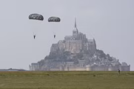 Mục kích lính "Mũ nồi xanh" Mỹ biểu diễn kỷ niệm ngày D-Day