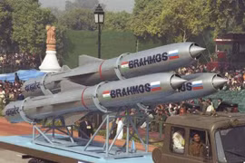 Ấn Độ bắt đầu xuất khẩu tên lửa BrahMos, cơ hội nào cho Việt Nam?