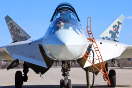 Soi loạt hình ảnh cận cảnh nhất của siêu tiêm kích Su-57 