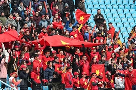 Hàng chục người bị lừa đi tour sang Trung Quốc cổ vũ bóng đá