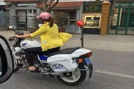 Cô gái lái xe của CSGT Hải Phòng là nhân viên bảo dưỡng