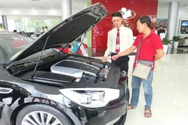 Tắc đường về, ô tô nhập khẩu tăng cả trăm triệu