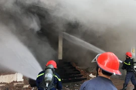 Cận cảnh 100 chiến sĩ dập lửa vụ cháy quán bar ở Đà Nẵng