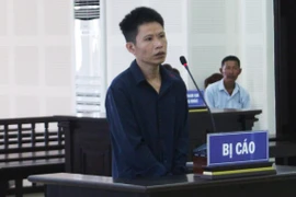 Chú đang ngủ bị cháu tưới xăng châm lửa đốt