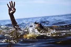 Nhảy xuống suối cứu bạn, nam sinh 18 tuổi tử vong