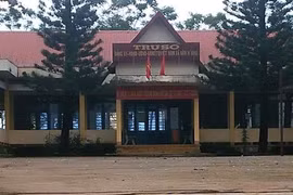 Chủ tịch xã đánh bạc nên không đến trụ sở làm việc nhiều ngày