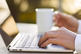 5 cách đơn giản tiết kiệm pin laptop chạy Windows