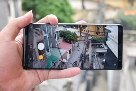 Mở hộp Galaxy Note 8, đối thủ số 1 của iPhone X