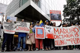 Venezuela vỡ nợ, dấn sâu hơn vào khủng hoảng