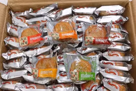 Bánh trung thu Trung Quốc tràn ngập: Hàng nhập rẻ hơn rau chợ