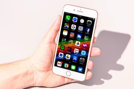 Giá iPhone 8, 8 Plus xách tay giảm chưa từng có