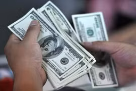 Liên tiếp giảm, USD ngân hàng trượt về sát 22.700 đồng/USD