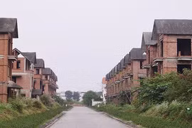 Nghịch lý nhiều dự án bỏ hoang giữa cơn sốt đất nền Hà Nội