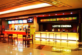 Giòi bò lúc nhúc trong máy bán sữa ở Lotte Cinema