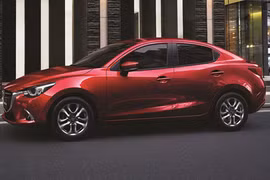 Mazda2 bản nâng cấp 2018 giá từ 382 triệu đồng