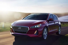 Hyundai Elantra GT 2018 “chốt giá” từ 465 triệu đồng
