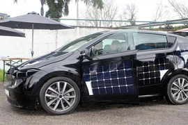 "Soi" ôtô chạy pin năng lượng mặt trời cực chất của Đức