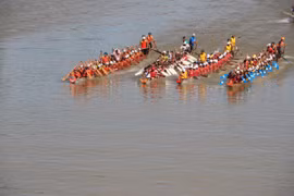 Tưng bừng lễ hội đua thuyền trên quê hương Đại tướng Võ Nguyên Giáp