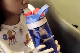 Loại bình đựng nước cực bẩn, nguyên nhân của viêm dạ dày ruột cấp