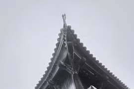 Băng tuyết phủ kín chùa Đồng Yên Tử