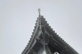 Băng tuyết phủ kín chùa Đồng Yên Tử