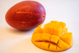 Quả xoài này có gì đặc biệt mà giá gấp 3.000 lần thông thường?