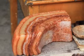 Miếng thịt ba chỉ có giá hơn 7 tỷ, nhiều đại gia chi tiền
