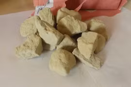 Loại đá ma thuật khiến phụ nữ khi mang thai thèm ăn ở Kenya