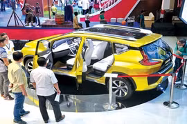 Bão hạ giá ô tô đang tiếp diễn ra sao?