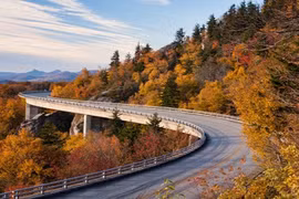 12 cung đường đẹp đến kinh ngạc cho người mê tốc độ 