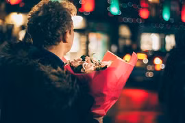 Yêu xa là mệt mỏi nhưng bước qua là hạnh phúc