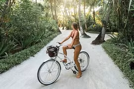 Cặp đôi chu du thế giới nhờ tiền bán ảnh