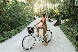 Cặp đôi chu du thế giới nhờ tiền bán ảnh