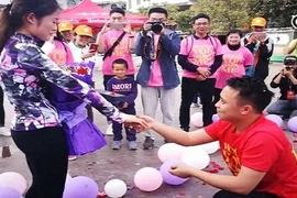 Suýt phá sản kế hoạch cầu hôn vì bạn gái "mù đường"