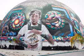 Hòn đảo nhiều màu sắc với những bức bích họa ấn tượng