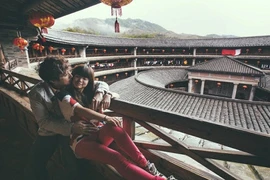 Ảnh đẹp siêu cấp của cặp đôi đi khắp nơi chụp ảnh cưới