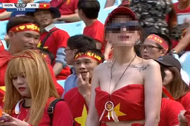 CĐV quấn cờ Tổ quốc đi cổ vũ bóng đá bị chỉ trích