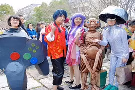 Trang phục tốt nghiệp gây sốc của sinh viên Nhật Bản