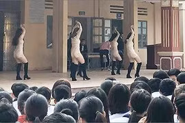 Vụ 5 nữ sinh biểu diễn phản cảm: Nhà trường mong dư luận thông cảm!