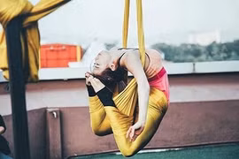 Điêu đứng vì những giáo viên yoga xinh đẹp và "dẻo như bún"
