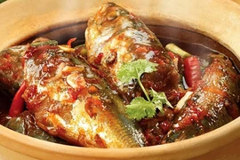 Loại cá nào chứa ổ kí sinh trùng và có thể chứa kim loại nặng?