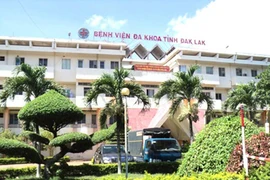 Bé sơ sinh nguy kịch vì bà đỡ cắt dây rốn bằng dao lam