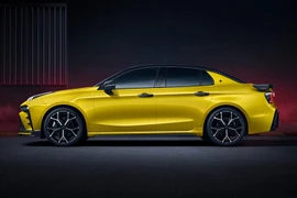 Sedan Lynk & Co 03+ giá 1,899 tỷ có gì hay?