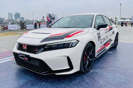 Xe thể thao Honda Civic Type R tăng giá lên gần 3 tỷ đồng