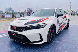 Xe thể thao Honda Civic Type R tăng giá lên gần 3 tỷ đồng