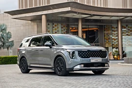 Cận cạnh Kia New Carnival Hybrid 2025 giá 1,849 tỷ 